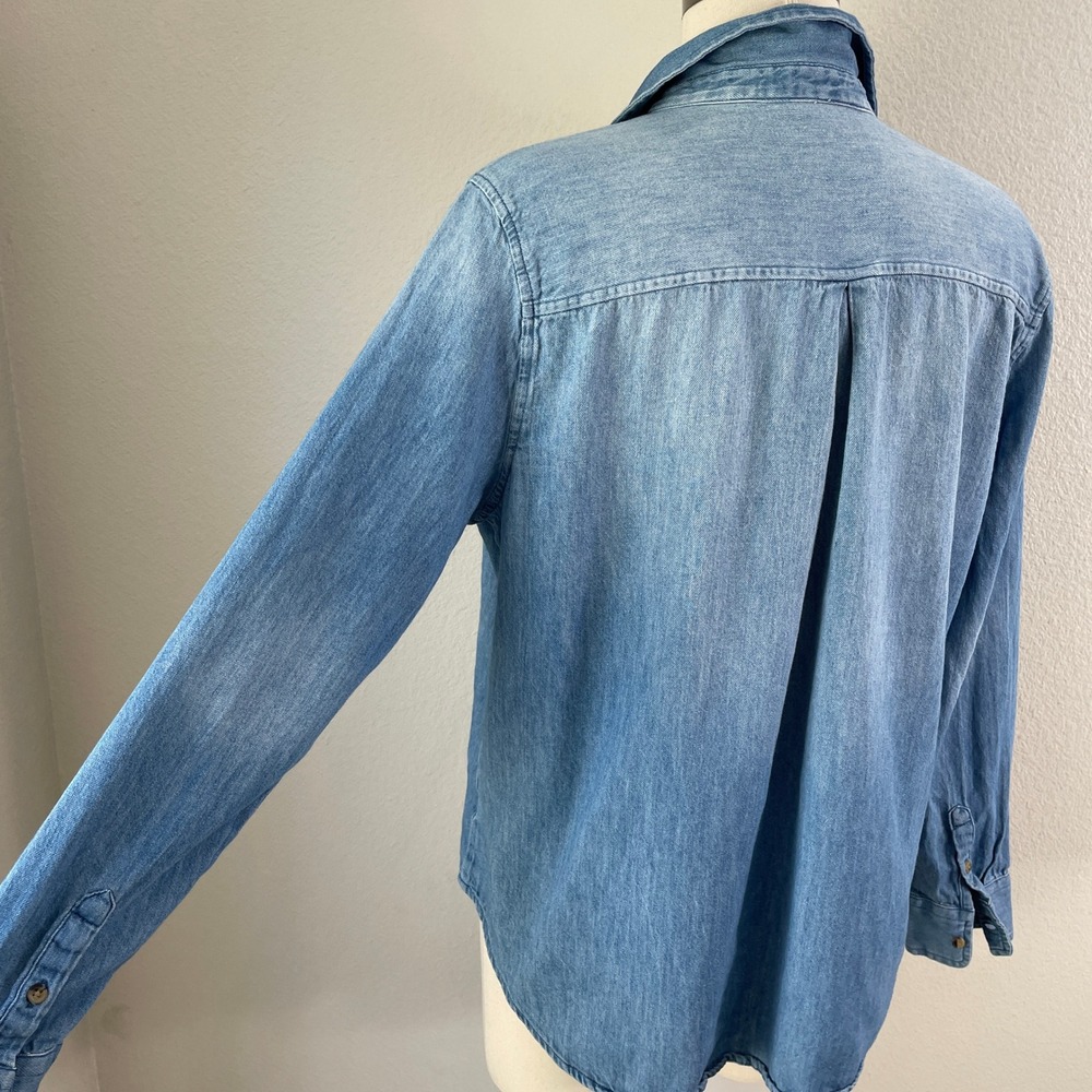 Old Navy Womens Large Classic Shirt Light Wash Denim Button Up Chambray Top - Picture 8 of 8